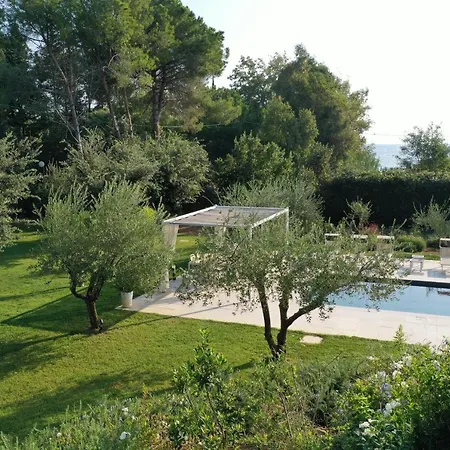 Villa Giomoa Beach Front - D&c Certified *
